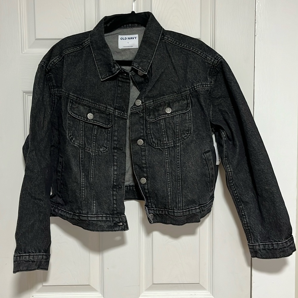 Old Navy black wash cropped denim jacket, size L. NWT.